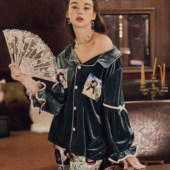 So cute kawaii black velvet Snow White pajamas 🍂 - Picture 2 of 13